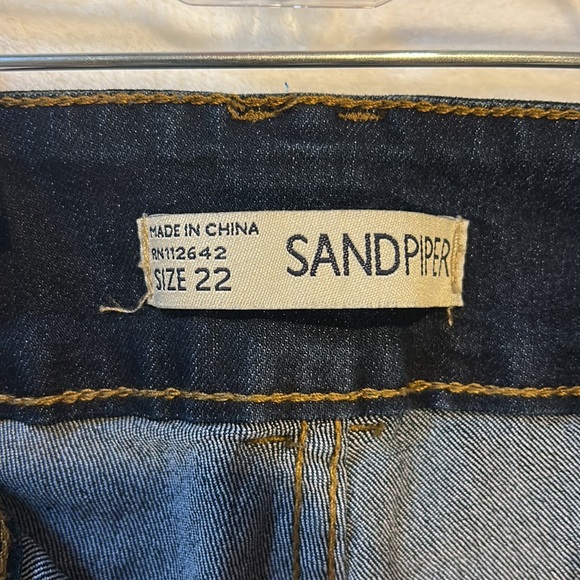 Sandpiper Studded Shorts. Size 22 - Picture 3 of 3